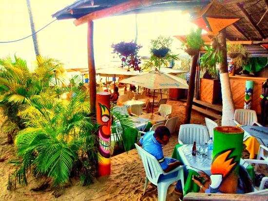 Uvas Beach Restaurant